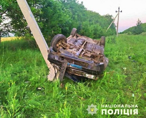 В Одесской области пьяный водитель врезался в столб. Погибла 23-летняя пассажирка