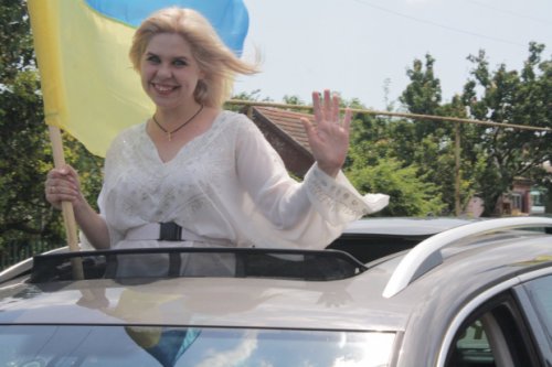 День Конституции: в Черноморске прошел масштабный автопробег
