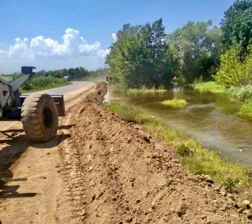 Днестр угрожает затопить трассу Одесса-Рени (фото)