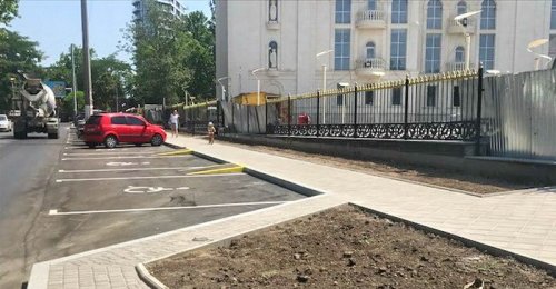 Кивалову построили парковку и тротуар за бюджетные средства