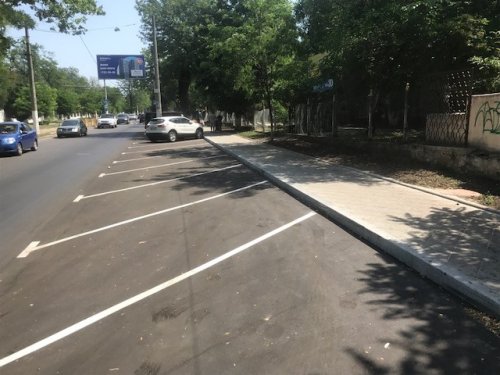 Кивалову построили парковку и тротуар за бюджетные средства