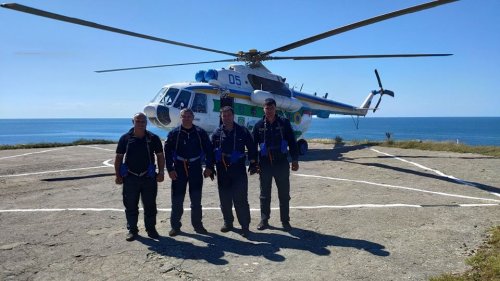Пограничный вертолет приземлился на острове Змеиный впервые за последние 12 лет (фото)