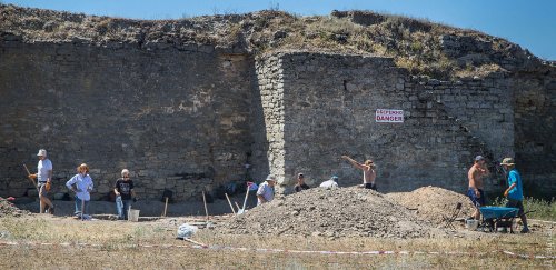 В Аккермане снова работают археологи: уже нашли пушечное ядро и турецкий кинжал, но главная цель — сердце античной Тиры