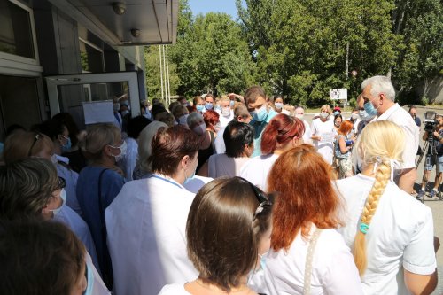 Одесские медики протестовали из-за возможного закрытия больницы