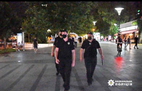 Полиция в Аркадии оштрафовала ночные клубы и рестораны за работу после 23:00