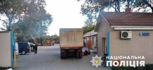 В Одесской области отец взял дочку к себе на работу, где ее задавил грузовик