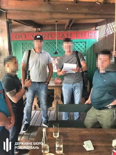 Трех начальников Одесской таможни задержали при получении 3900 долларов