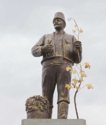 В Одесской области памятник Ленину переделали в болгарского колониста