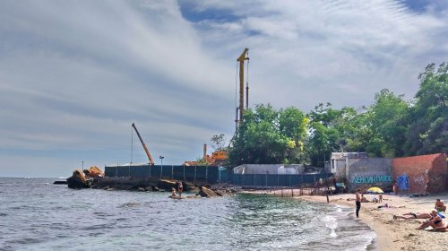 На одесском пляже продолжаются строительные работы несмотря на запрет Верховного суда