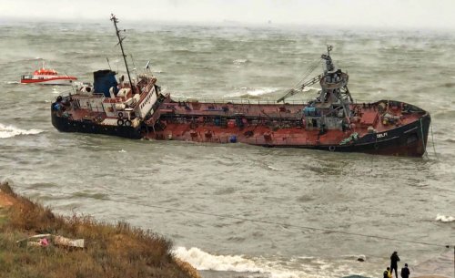 В Одессе объявили режим ЧС местного уровня из-за затонувшего танкера Delfi
