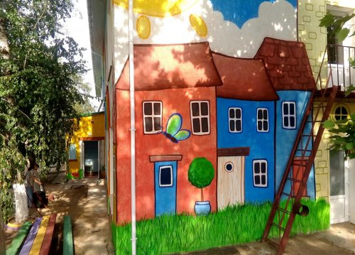 В Одесской области типовой детский сад превратили в гигантскую картину (фото)