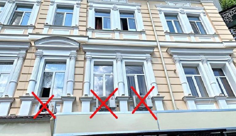 Впервые: Одесский горсовет запретил кондиционеры на фасадах памятников архитектуры