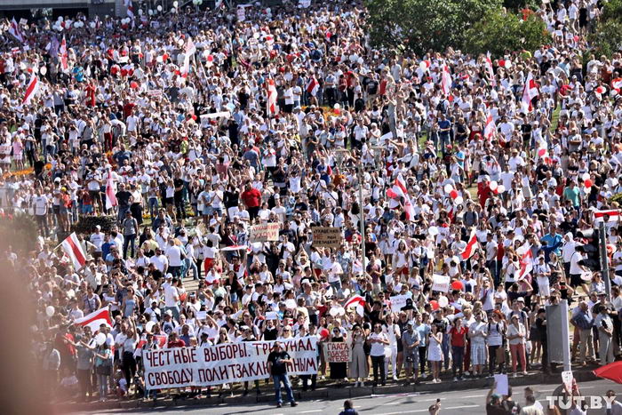 В Беларуси проходят самые масштабные протестные митинги (фото)