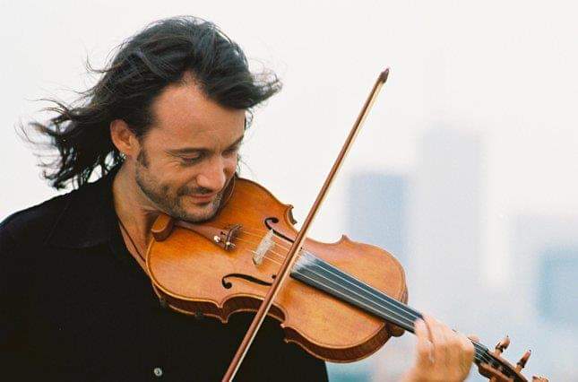 На Морвокзале выступит скрипач-виртуоз из Канады Василий Попадюк со своей группой