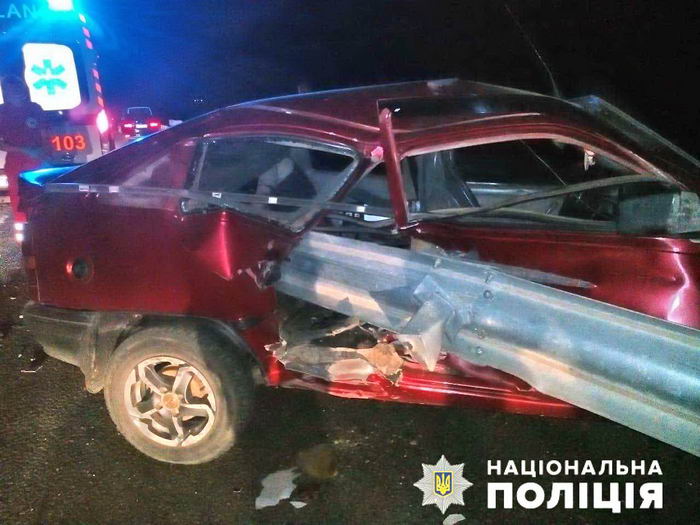 На трассе Одесса-Рени автомобиль врезался в отбойник — погиб ребенок