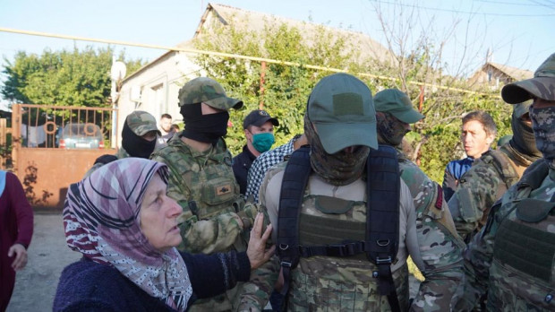 Оккупанты снова обыскивают дома крымских татар в Крыму