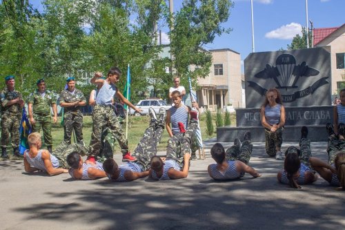 В Арцизе торжественно отпраздновали 90-летие образования Воздушно-десантных войск