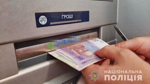 В Одессе обчистили банкомат с помощью изоленты