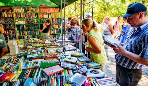 В парке Шевченко развернулась книжная Зеленая волна