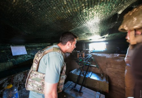 «Никто ничего не собирается сдавать»: Зеленский посетил прифронтовую зону на Донбассе