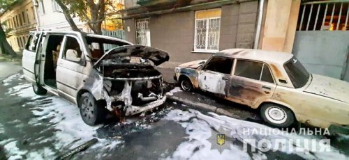 В Одессе горели три автомобиля — один из них точно подожгли