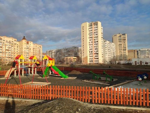 Детская площадка на поселке Котовского за 1 млн гривен рассыпается через 5 месяцев