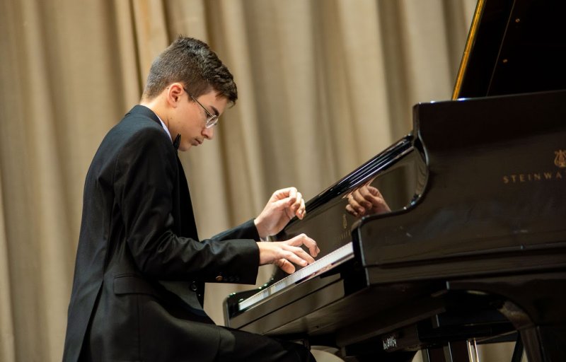 Одесский школьник победил на Всеукраинском конкурсе молодых пианистов