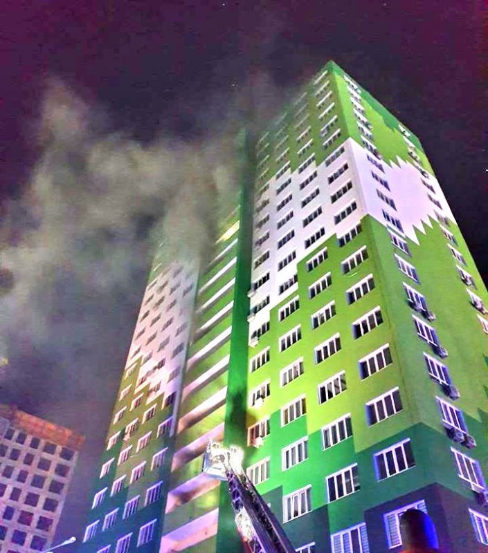 На поселке Котовского горела 25-этажка. Очевидцы рассказали подробности