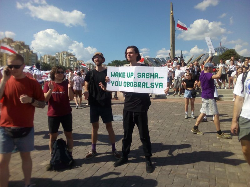 Самые яркие протестные плакаты с митинга в Беларуси (фото)