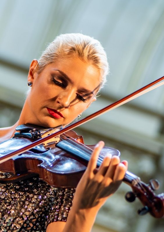 Хеви-метал и рок на скрипках — в филармонии зажег литовский камерный оркестр
