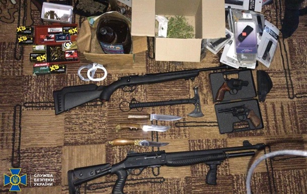 В Киеве разоблачили торговцев оружием
