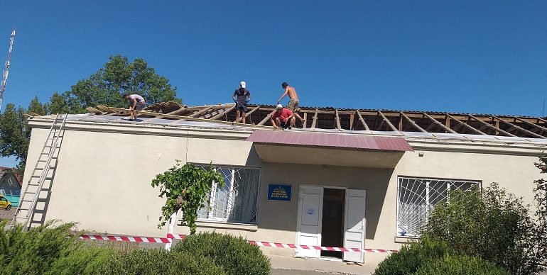 В Арцизском районном доме культуры перекрывают крышу