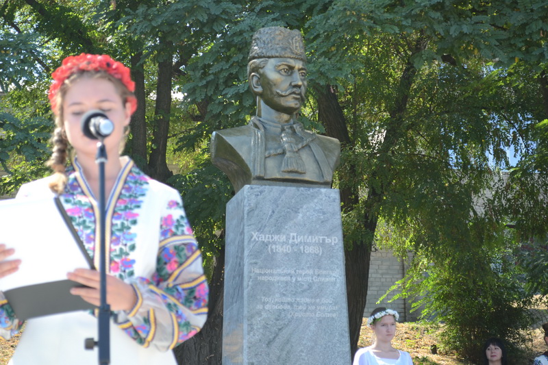 В Мелитополе Запорожской области торжественно открыли памятник болгарскому ополченцу (фото)
