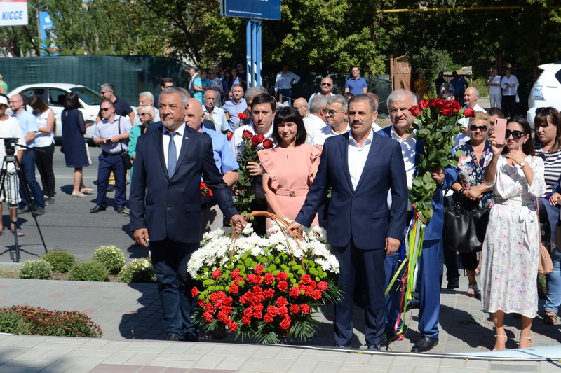 В Мелитополе Запорожской области торжественно открыли памятник болгарскому ополченцу (фото)