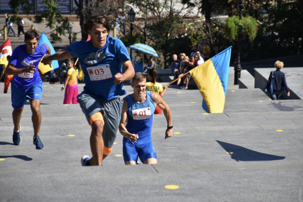 В День физкультуры и спорта бегуны покоряли Потемкинскую лестницу на скорость — рекорд не побит