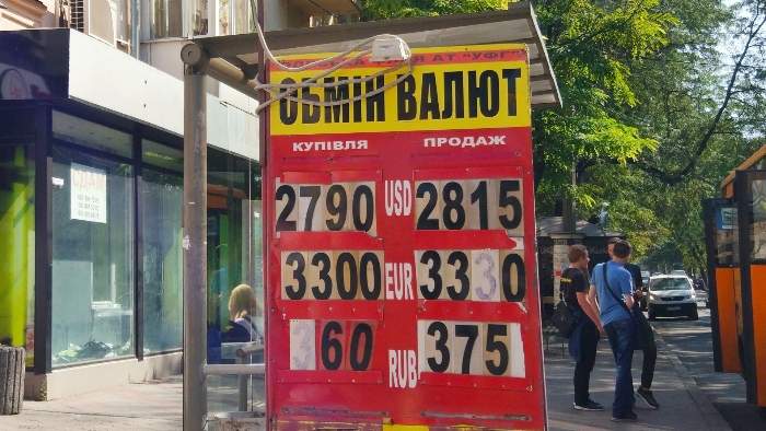 В Одессе курс наличного доллара превысил психологическую отметку в 28 гривен