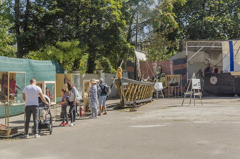 Модели старинных судов и боевых кораблей появились в парке Шевченко (фото)