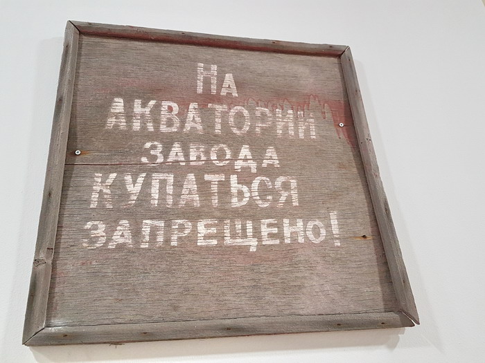 В Одесской галерее выставили одежду из плитки и бетона (фото)