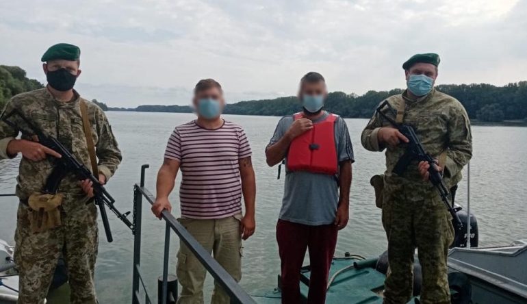 В Килийском устье Дуная пограничники снова задержали румынских рыбаков