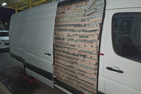 В Закарпатской области задержали контрабандиста с микроавтобусом сигарет