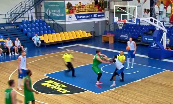 В Одессе подрались команды во время баскетбольного матча (видео)