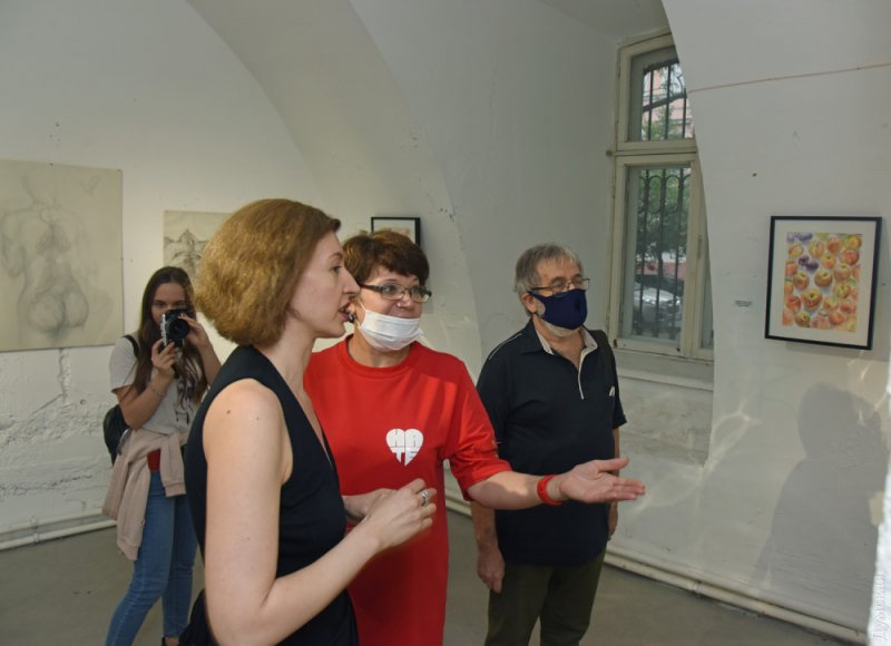 Коммуникация с Пальмой: в одесском музее показала свои работы крымская художница