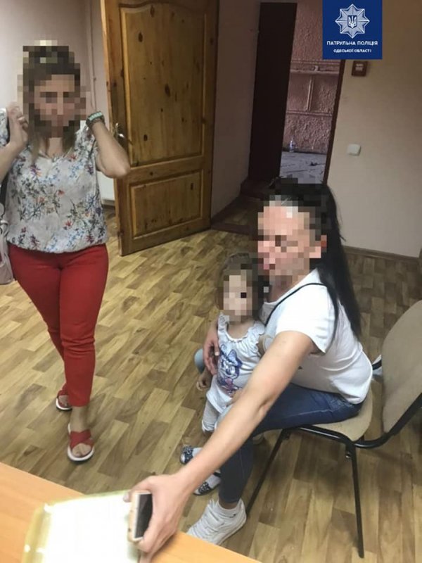 В Одессе обнаружили 4-летнюю девочку, которая сама гуляла возле вокзала