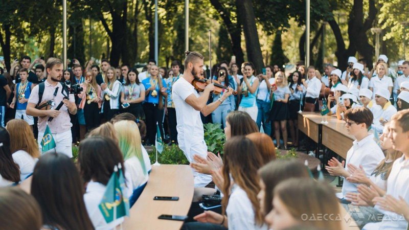 В Одессе Международный гуманитарный университет принял в свои ряды новую смену студентов (фоторепортаж, видео)