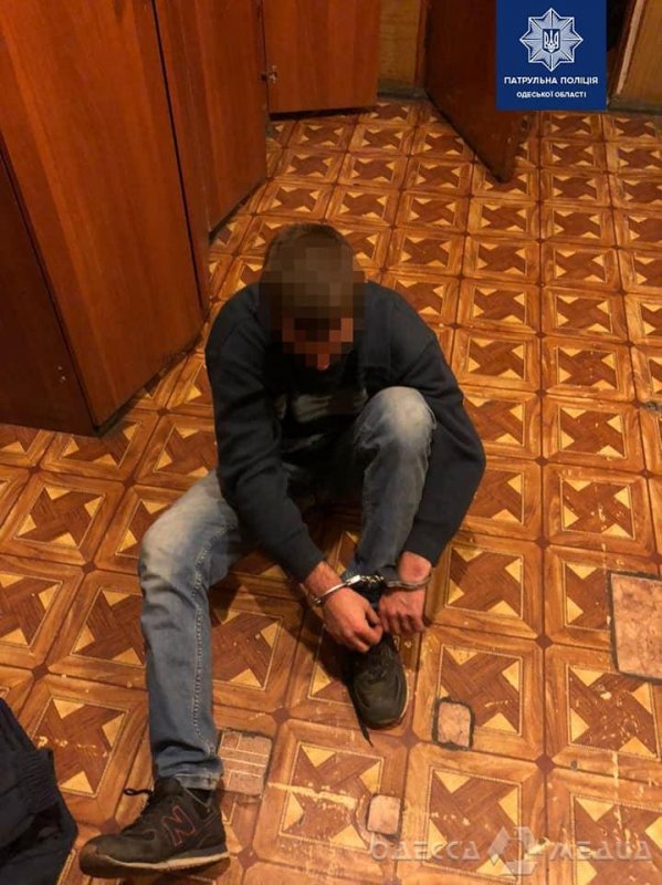 В Одессе задержан взломщик магазина со «специнструментом» (фото)