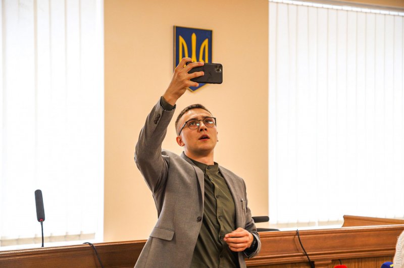 Приморский суд Одессы отправил Стерненко под ночной домашний арест (фото, видео)