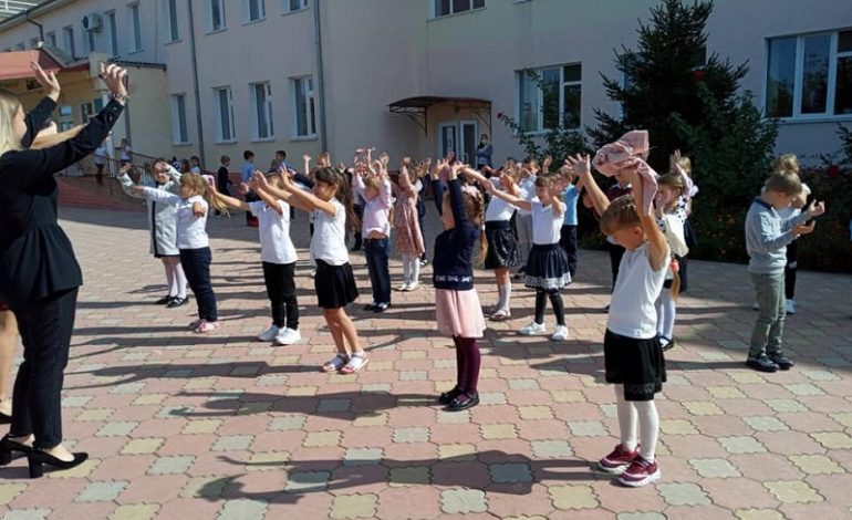 В школе Белгород-Днестровского района для детей устраивают весёлые переменки