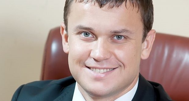 Одесский депутат просит пассажиров маршрутки проголосовать за него (видео)