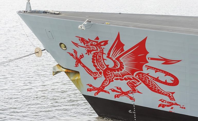 В Одесском порту пришвартовался британский корабль с уэльским драконом (фото)