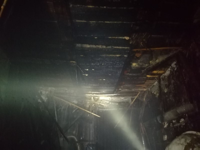 Пожарные вытащили из горящего дома пожилого одессита (фото)